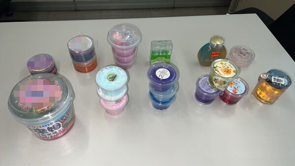 Phát hiện chất kích ứng dạ dày, da, gan thận vượt tới 8,6 lần mức cho phép trong đất nặn dẻo cho trẻ em- Ảnh 2. Phát hiện chất kích ứng dạ dày, da, gan thận vượt tới 8,6 lần mức cho phép trong đất nặn dẻo cho trẻ em- Ảnh 2.