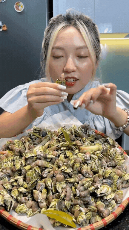 Loại ốc mang cái tên "rợn người" nhưng lại là "tinh hoa ẩm thực" khiến giới sành ăn mê mẩn: Khó bắt - giá đắt, ở Việt Nam chỉ vùng biển này mới có- Ảnh 22. Loại ốc mang cái tên "rợn người" nhưng lại là "tinh hoa ẩm thực" khiến giới sành ăn mê mẩn: Khó bắt - giá đắt, ở Việt Nam chỉ vùng biển này mới có- Ảnh 22.