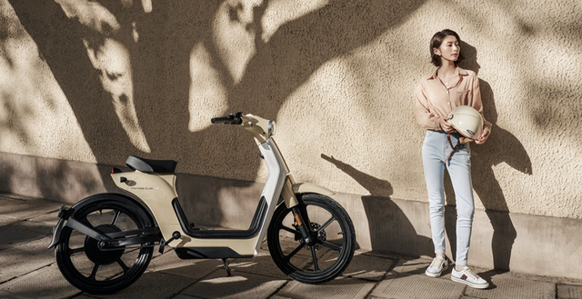 Honda bán xe Cub hơn 80 triệu, bản chạy điện chỉ hơn 20 triệu đã về: Dáng đẹp lạ, chỉ có thể đi một mình- Ảnh 1. Honda bán xe Cub hơn 80 triệu, bản chạy điện chỉ hơn 20 triệu đã về: Dáng đẹp lạ, chỉ có thể đi một mình- Ảnh 1.