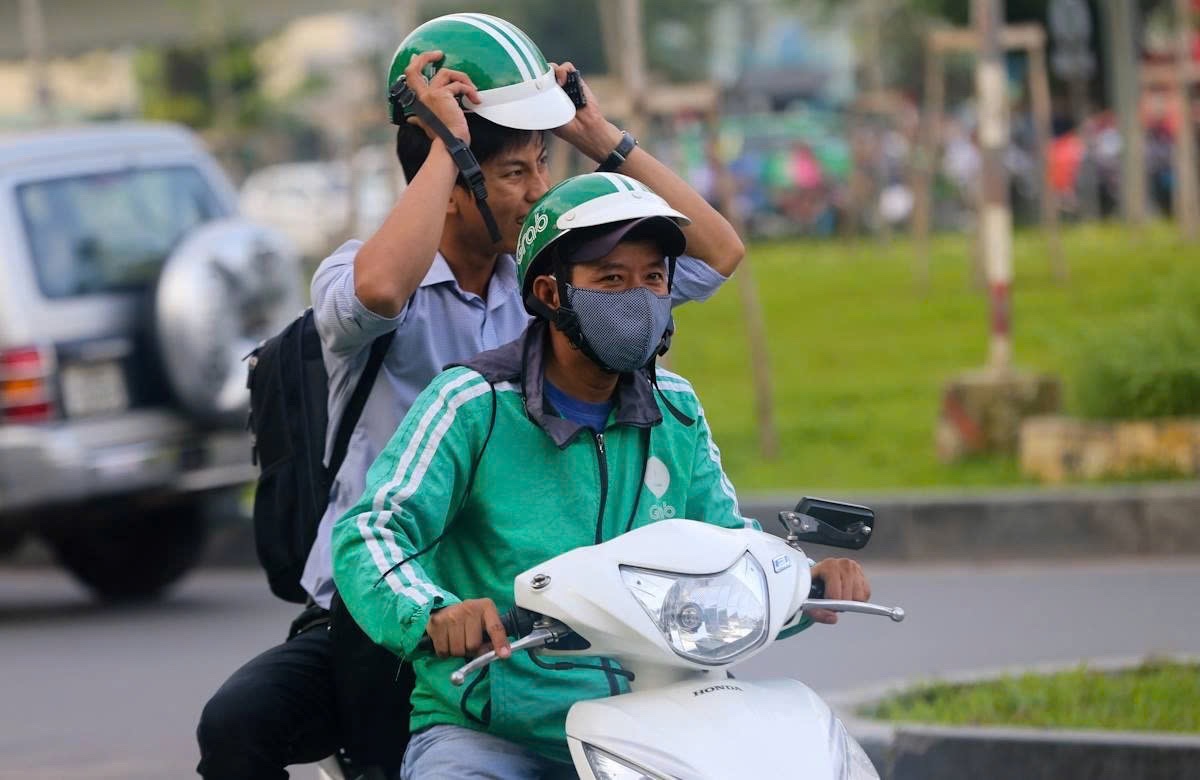 Lý do đề xuất ngừng ký hợp đồng với xe máy công nghệ chạy xăng tại TP HCM- Ảnh 1.