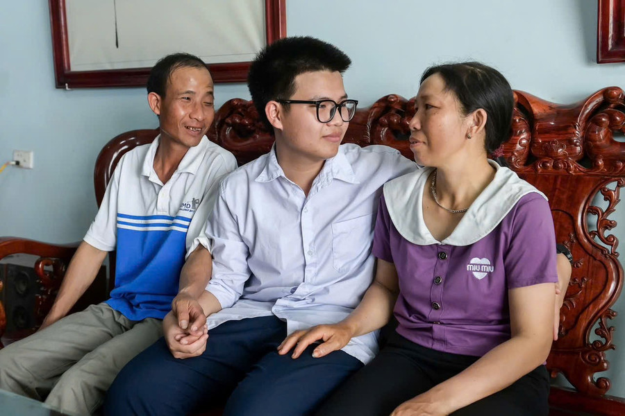 Từ lớp học tỉnh lẻ đến ngôi vị thủ khoa của nam sinh Ninh Bình- Ảnh 1. Từ lớp học tỉnh lẻ đến ngôi vị thủ khoa của nam sinh Ninh Bình- Ảnh 1.