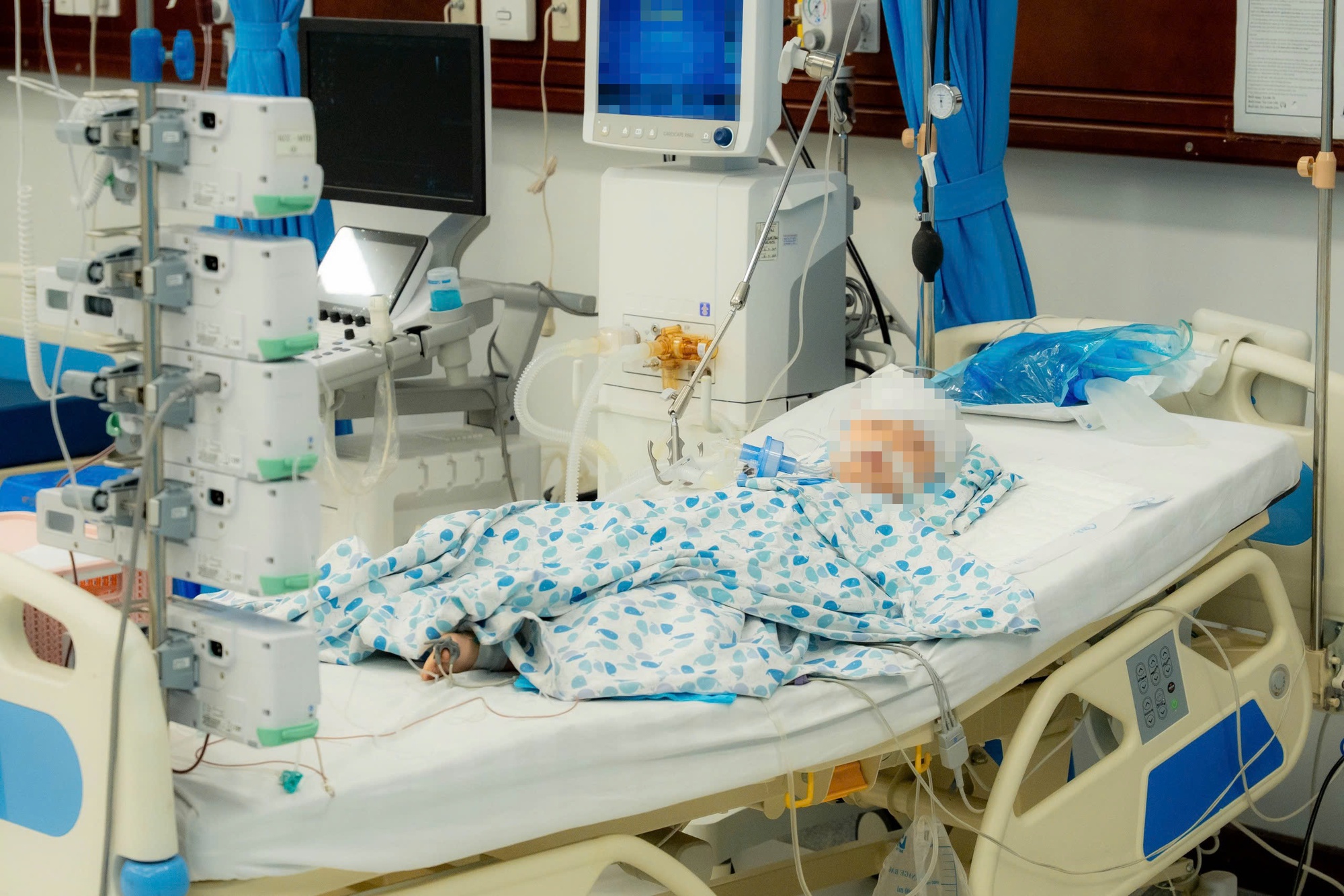 Vụ tài xế say xỉn gây tai nạn liên hoàn ở Hà Nội: Tình hình sức khỏe 2 bé nhỏ bị tông trúng hiện ra sao?- Ảnh 3. Vụ tài xế say xỉn gây tai nạn liên hoàn ở Hà Nội: Tình hình sức khỏe 2 bé nhỏ bị tông trúng hiện ra sao?- Ảnh 3.