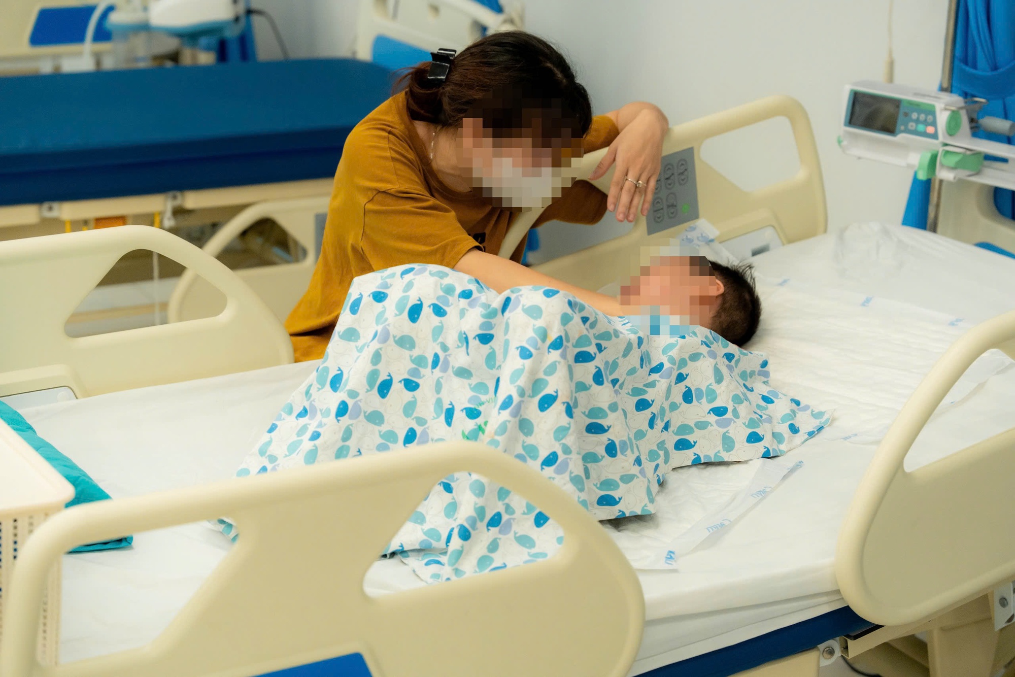 Vụ tài xế say xỉn gây tai nạn liên hoàn ở Hà Nội: Tình hình sức khỏe 2 bé nhỏ bị tông trúng hiện ra sao?- Ảnh 2. Vụ tài xế say xỉn gây tai nạn liên hoàn ở Hà Nội: Tình hình sức khỏe 2 bé nhỏ bị tông trúng hiện ra sao?- Ảnh 2.