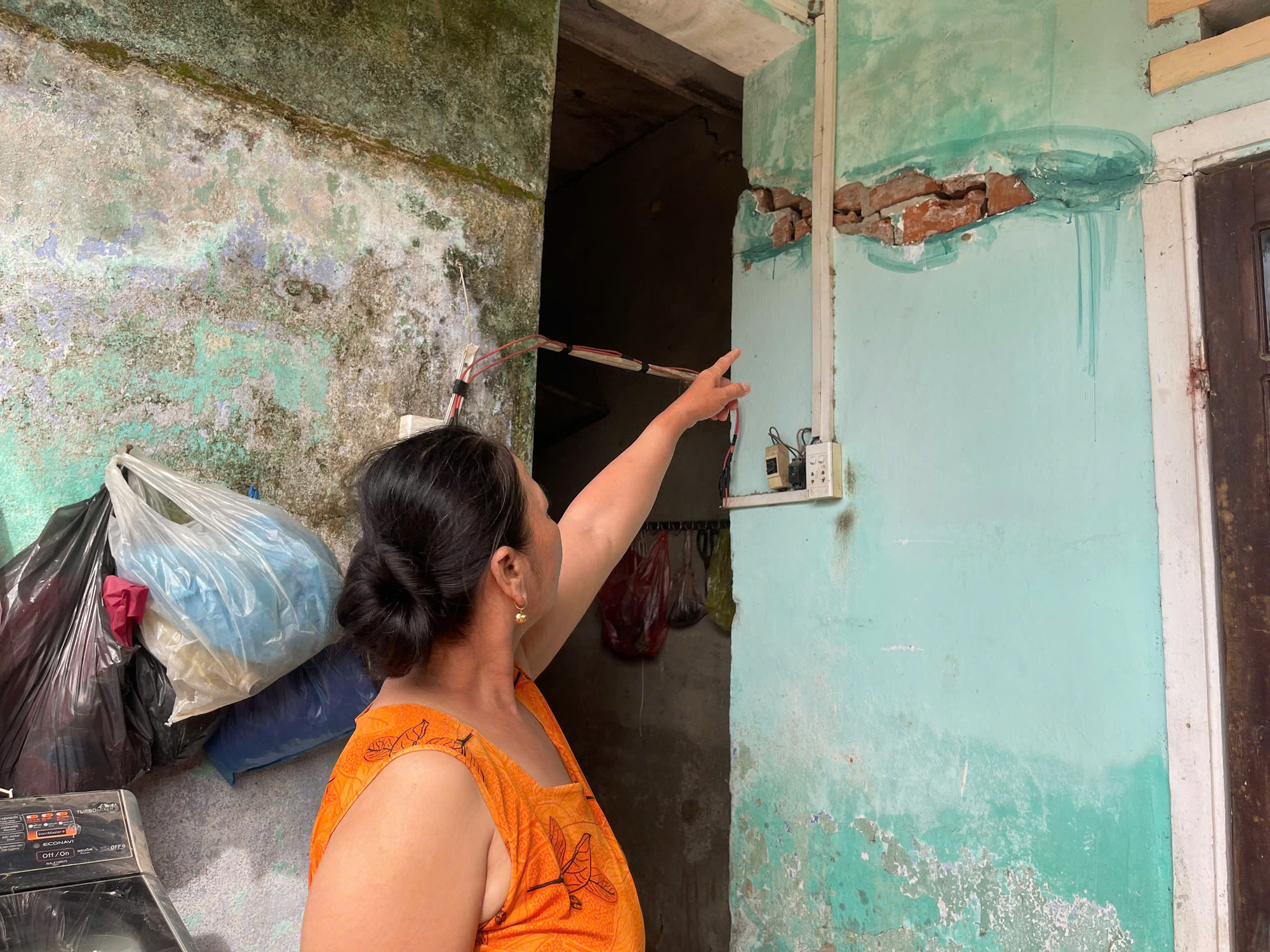Dân phản ánh thi công cao tốc: Thứ trưởng Bộ Xây dựng có mặt tại hiện trường, chỉ đạo nóng- Ảnh 2.