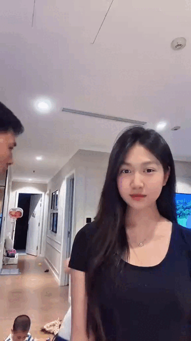 "Bé Chíp" con gái diễn viên Mạnh Trường: Tuổi 16 xinh như hoa, tóc mây bồng bềnh chuẩn tiểu công chúa- Ảnh 4. "Bé Chíp" con gái diễn viên Mạnh Trường: Tuổi 16 xinh như hoa, tóc mây bồng bềnh chuẩn tiểu công chúa- Ảnh 4.