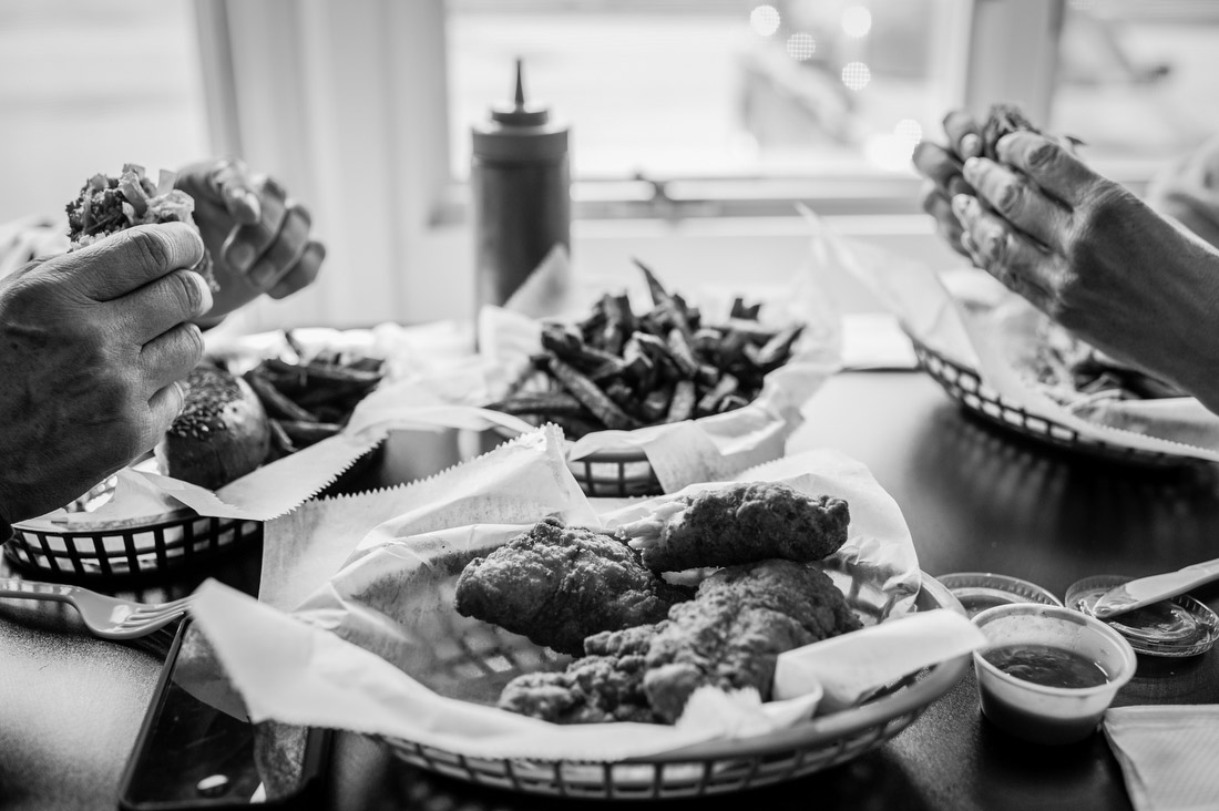 Bộ ảnh con gái chụp bố mẹ khiến người xem bật khóc- Ảnh 10.