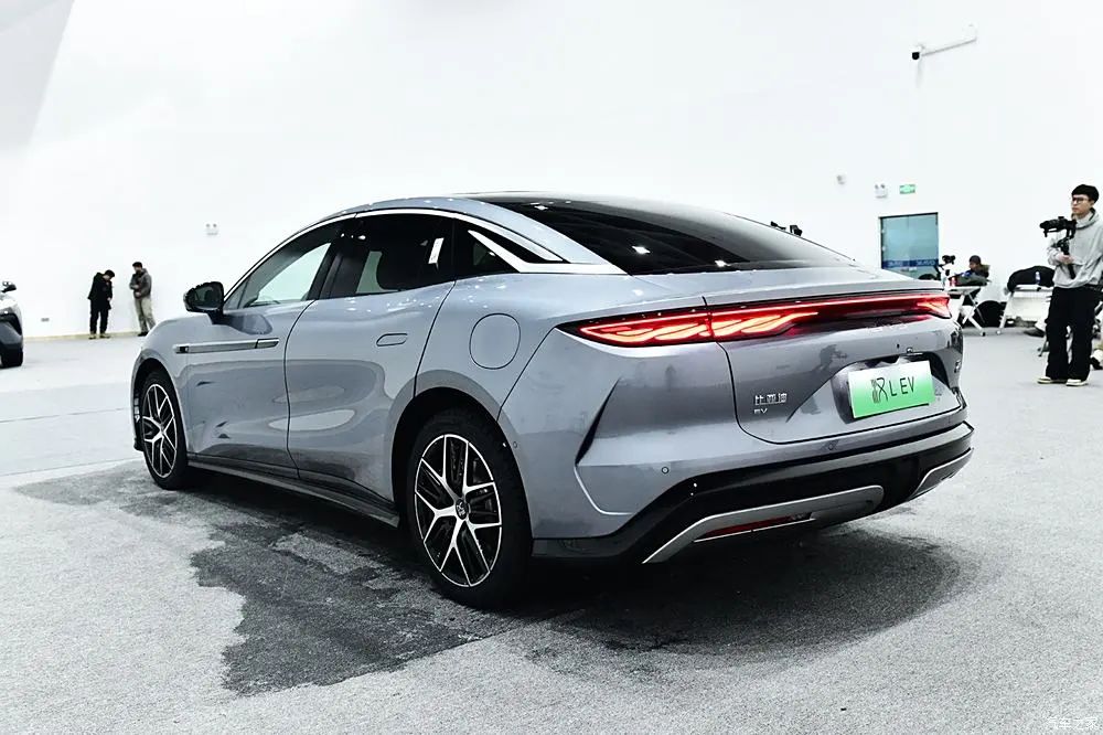 BYD liên tục đăng ký xe mới tại Việt Nam: thêm mẫu sedan công suất khủng, chạy một mạch từ Hà Nội đến Quảng Bình chỉ trong 1 lần sạc- Ảnh 4. BYD liên tục đăng ký xe mới tại Việt Nam: thêm mẫu sedan công suất khủng, chạy một mạch từ Hà Nội đến Quảng Bình chỉ trong 1 lần sạc- Ảnh 4.
