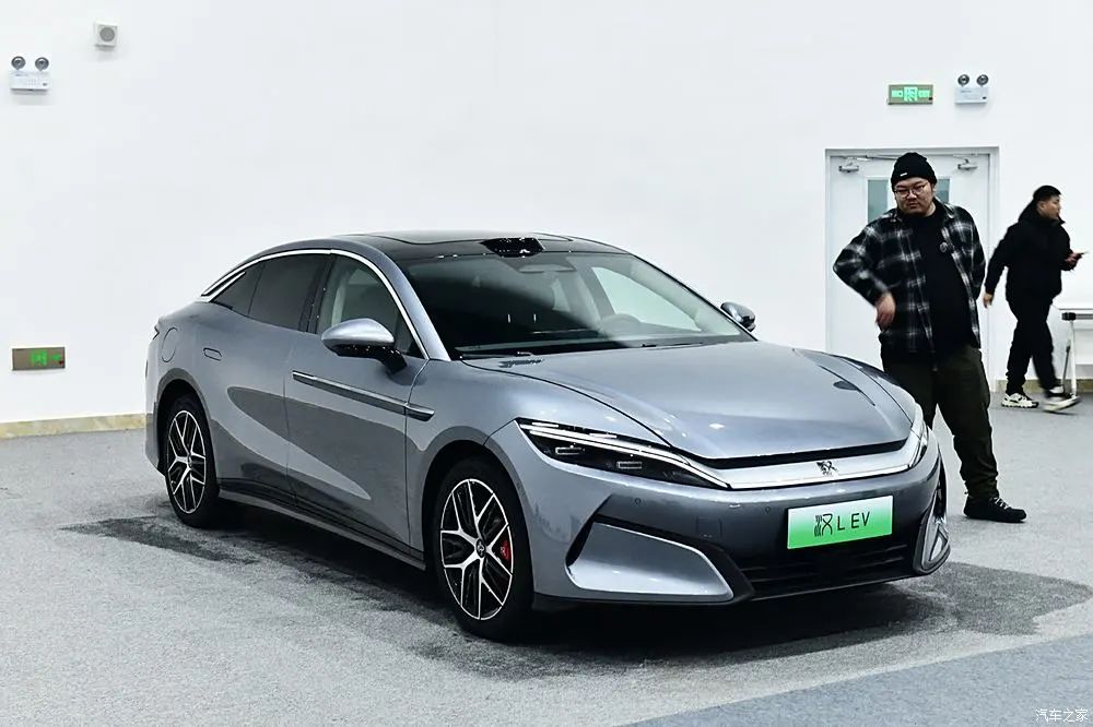 BYD liên tục đăng ký xe mới tại Việt Nam: thêm mẫu sedan công suất khủng, chạy một mạch từ Hà Nội đến Quảng Bình chỉ trong 1 lần sạc- Ảnh 3. BYD liên tục đăng ký xe mới tại Việt Nam: thêm mẫu sedan công suất khủng, chạy một mạch từ Hà Nội đến Quảng Bình chỉ trong 1 lần sạc- Ảnh 3.