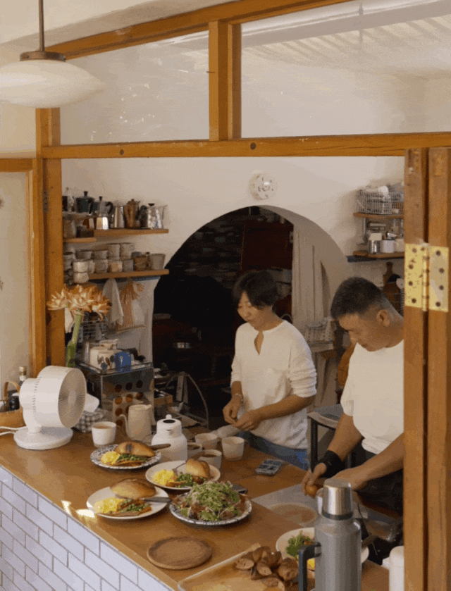 Bỏ phố về làng, cặp vợ chồng chỉ làm 3 ngày mỗi tuần, sống Bỏ phố về làng, cặp vợ chồng chỉ làm 3 ngày mỗi tuần, sống