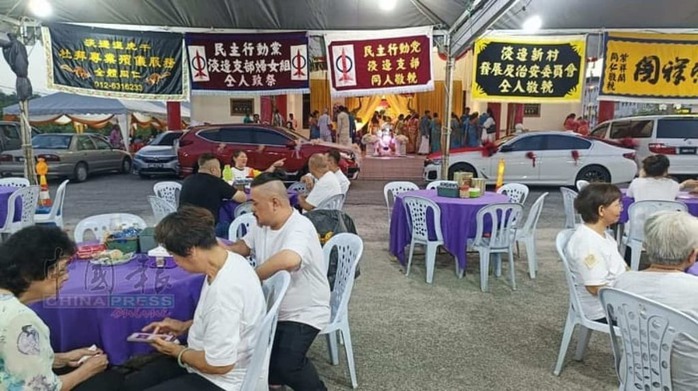 Bên này đường đám cưới, bên kia đám tang và điều hiếm thấy- Ảnh 2. Bên này đường đám cưới, bên kia đám tang và điều hiếm thấy- Ảnh 2.