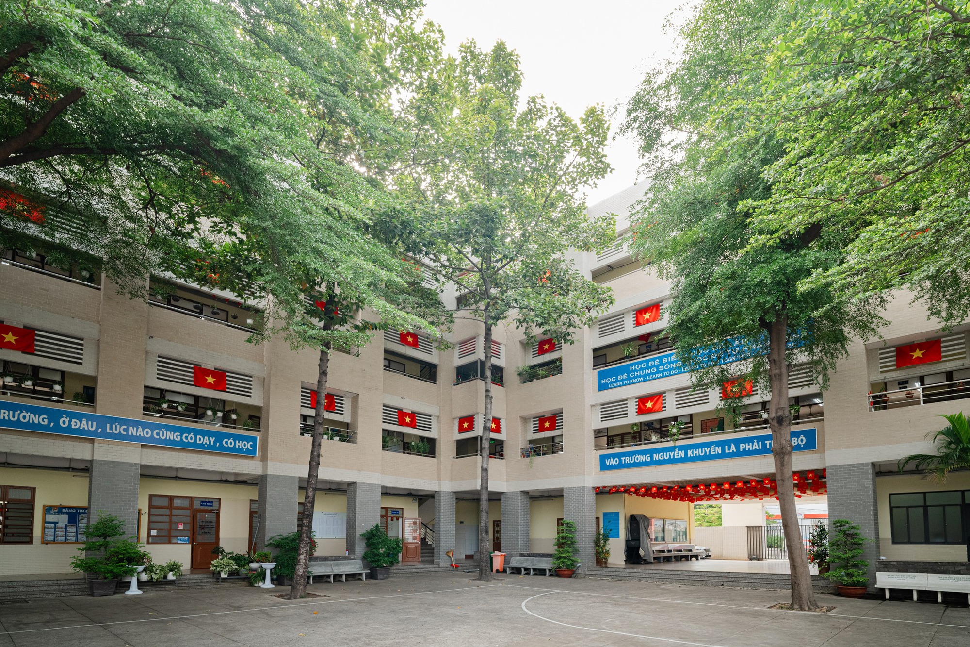 Ngôi trường đặc biệt của thủ khoa khối B toàn quốc: Học từ 6h sáng đến 9h tối, kỷ luật như quân đội nhưng điểm cao miễn bàn!- Ảnh 2.