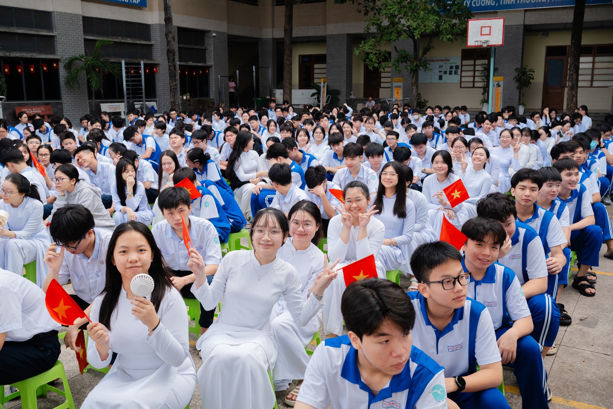 Ngôi trường đặc biệt của thủ khoa khối B toàn quốc: Học từ 6h sáng đến 9h tối, kỷ luật như quân đội nhưng điểm cao miễn bàn!- Ảnh 3.