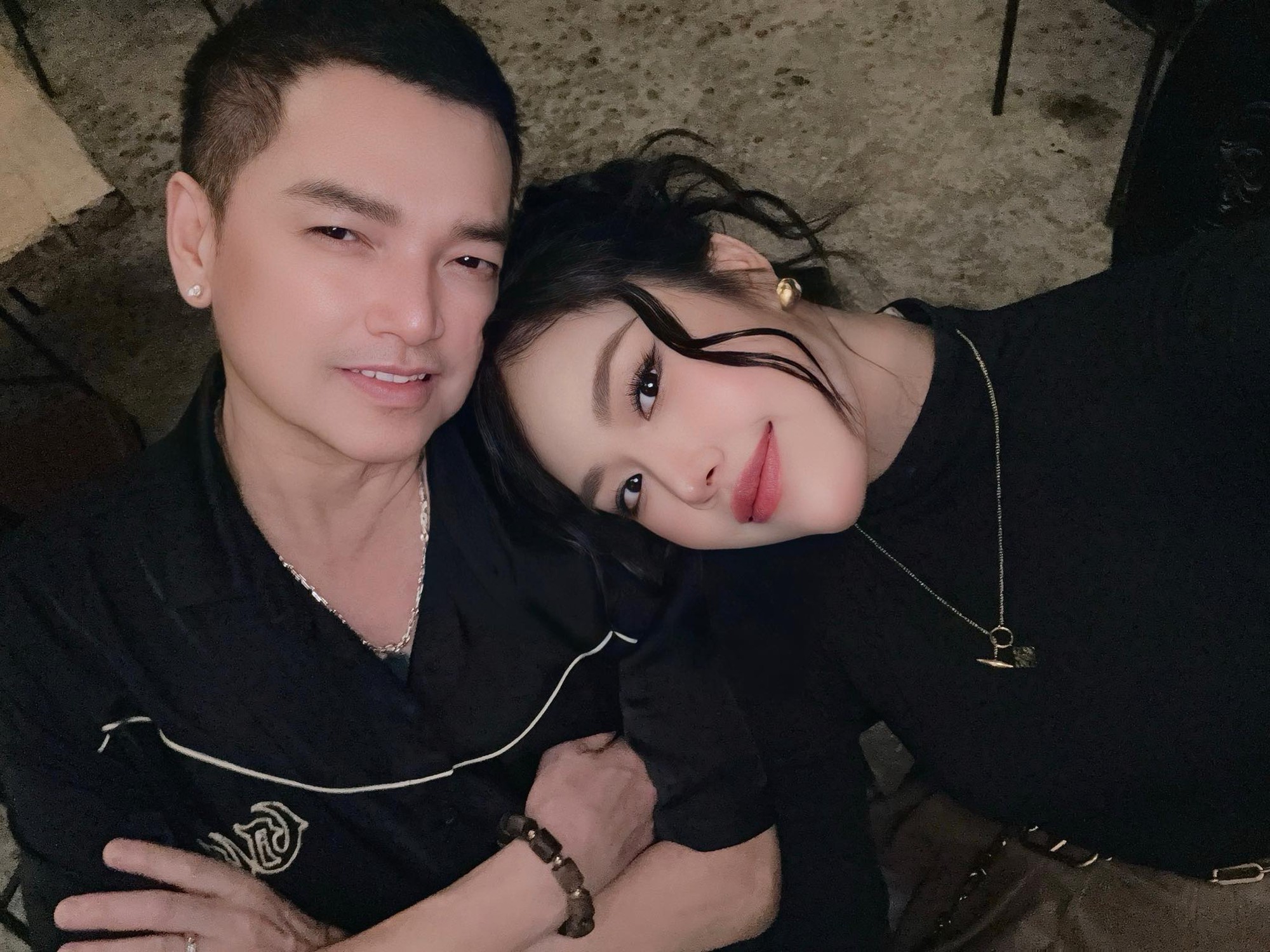 Chuyện tình của nam nghệ sĩ đình đám và vợ 2 trẻ đẹp, kém 37 tuổi, có 1 con riêng- Ảnh 3.