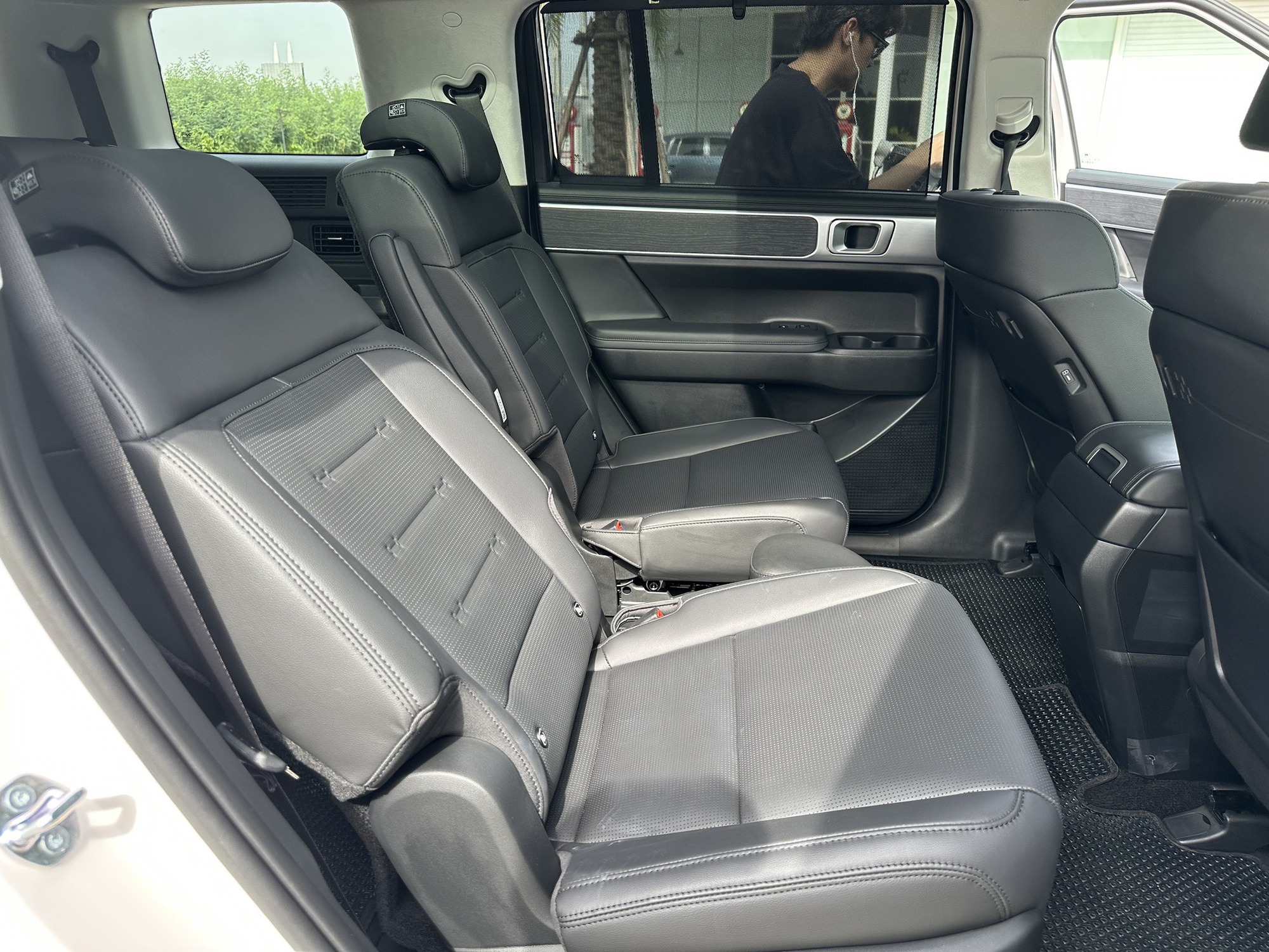 Hyundai Santa Fe hybrid ra mắt ĐNÁ: Giá quy đổi từ 1,37 tỷ đồng, ăn xăng 5,1 lít/100 km, về Việt Nam sẽ tăng sức cạnh tranh trước CR-V- Ảnh 4. Hyundai Santa Fe hybrid ra mắt ĐNÁ: Giá quy đổi từ 1,37 tỷ đồng, ăn xăng 5,1 lít/100 km, về Việt Nam sẽ tăng sức cạnh tranh trước CR-V- Ảnh 4.