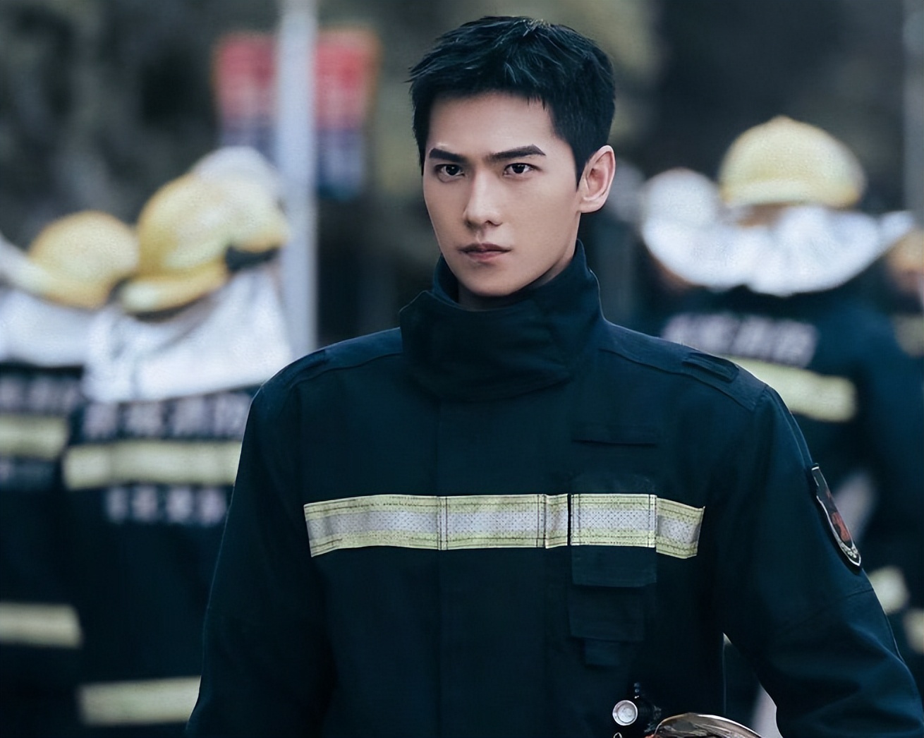 Tâm lý học ‘đọc vị’ dáng đứng: Người đứng thẳng thường tự tin, người hay ngả đầu ra sau thì ngang ngạnh- Ảnh 1. Tâm lý học ‘đọc vị’ dáng đứng: Người đứng thẳng thường tự tin, người hay ngả đầu ra sau thì ngang ngạnh- Ảnh 1.