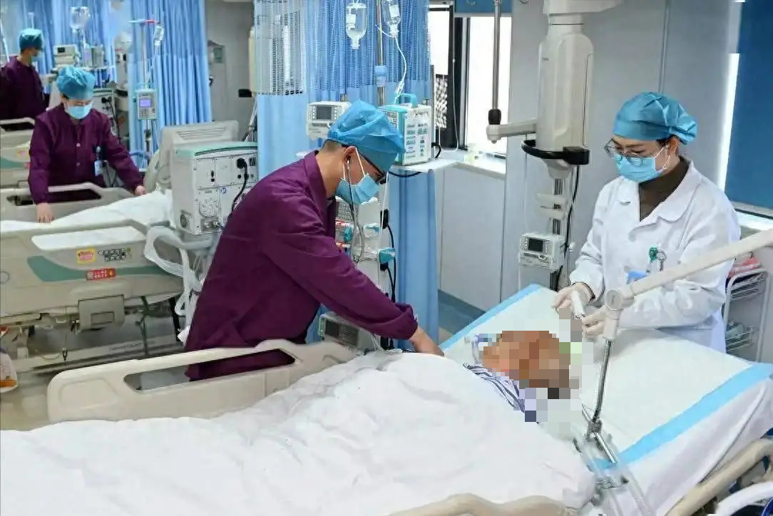 Một phụ nữ đột ngột qua đời giữa đêm vì nhồi máu não, bác sĩ thở dài: Mê 4 món này mạch máu không tắc mới lạ!- Ảnh 1.