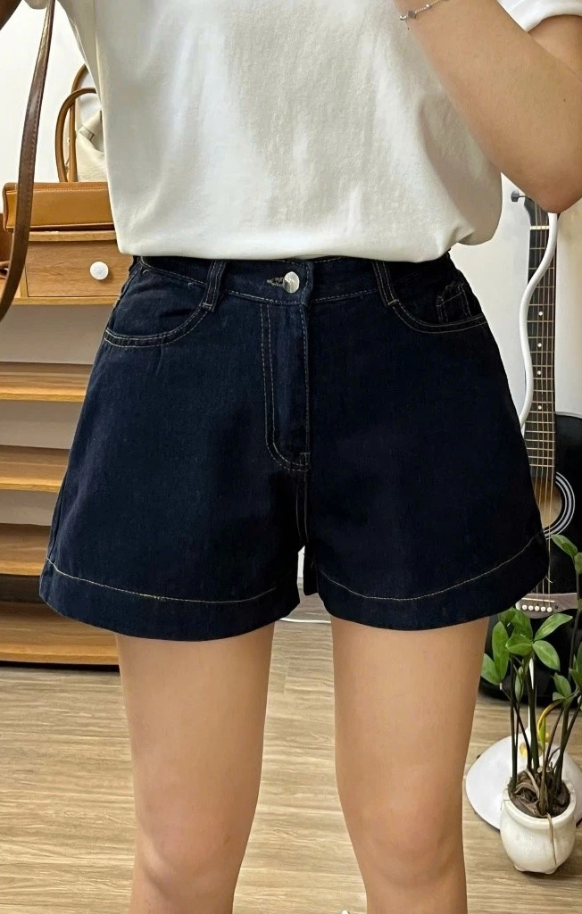 "Bé Chíp" con gái diễn viên Mạnh Trường: Tuổi 16 xinh như hoa, tóc mây bồng bềnh chuẩn tiểu công chúa- Ảnh 14. "Bé Chíp" con gái diễn viên Mạnh Trường: Tuổi 16 xinh như hoa, tóc mây bồng bềnh chuẩn tiểu công chúa- Ảnh 14.