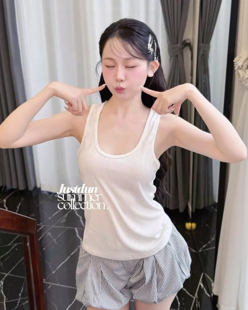 "Bé Chíp" con gái diễn viên Mạnh Trường: Tuổi 16 xinh như hoa, tóc mây bồng bềnh chuẩn tiểu công chúa- Ảnh 13. "Bé Chíp" con gái diễn viên Mạnh Trường: Tuổi 16 xinh như hoa, tóc mây bồng bềnh chuẩn tiểu công chúa- Ảnh 13.