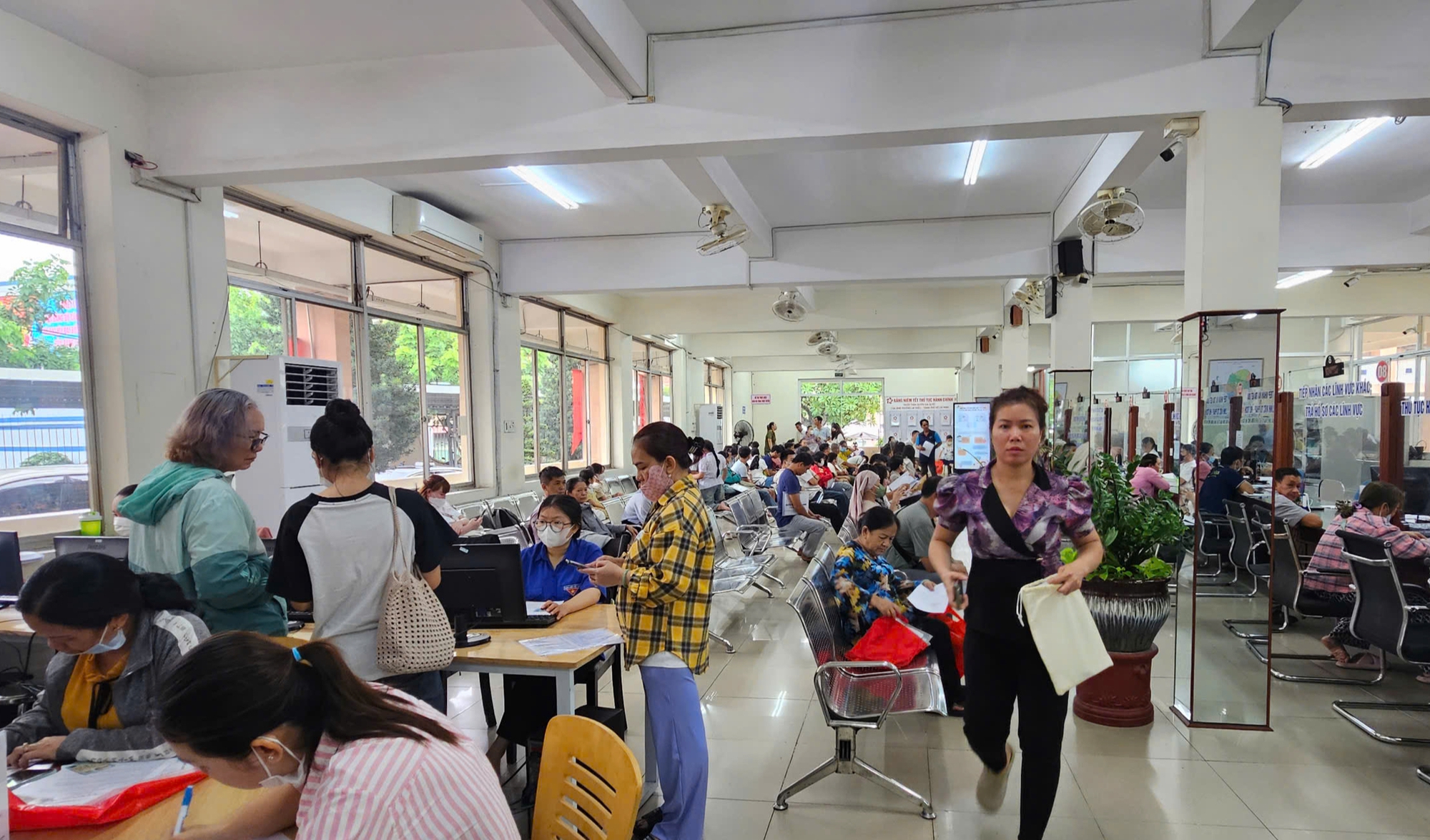Phường Lái Thiêu đề xuất Phó Giám đốc Trung tâm Phục vụ hành chính công được ký các bản sao- Ảnh 2. Phường Lái Thiêu đề xuất Phó Giám đốc Trung tâm Phục vụ hành chính công được ký các bản sao- Ảnh 2.