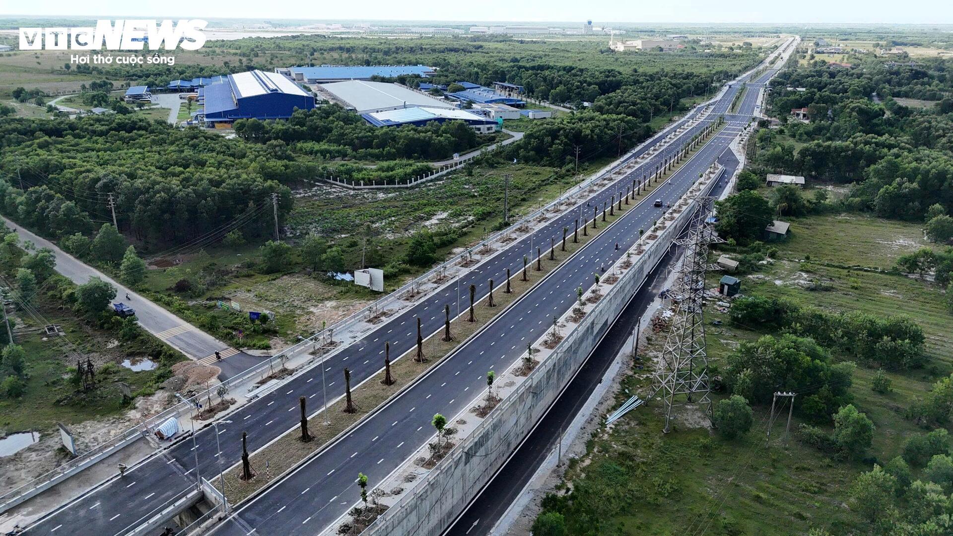Tuyến đường cứu hộ hơn 750 tỷ đồng ở Huế ra sao sau nhiều năm chậm tiến độ?- Ảnh 4. Tuyến đường cứu hộ hơn 750 tỷ đồng ở Huế ra sao sau nhiều năm chậm tiến độ?- Ảnh 4.