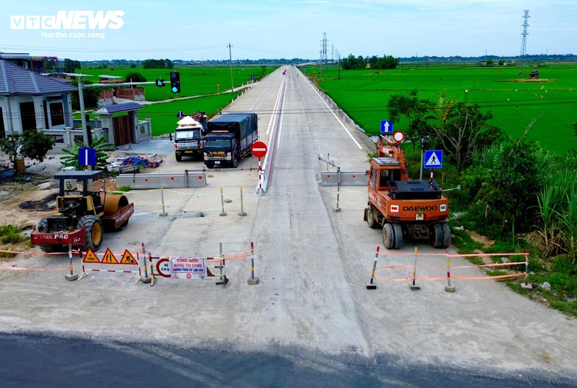 Tuyến đường cứu hộ hơn 750 tỷ đồng ở Huế ra sao sau nhiều năm chậm tiến độ?- Ảnh 7. Tuyến đường cứu hộ hơn 750 tỷ đồng ở Huế ra sao sau nhiều năm chậm tiến độ?- Ảnh 7.