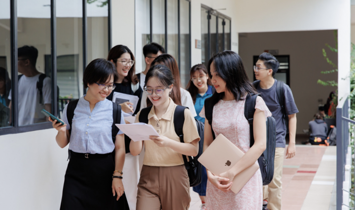 Ðiểm chuẩn khối ngành Kinh tế dự kiến giảm 1-2 điểm- Ảnh 1.