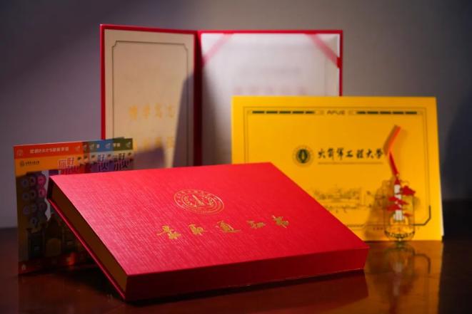 Choáng ngợp trước giấy báo nhập học năm 2025 của các trường ĐH Trung Quốc, có nhất định phải đẹp đến vậy không?- Ảnh 8. Choáng ngợp trước giấy báo nhập học năm 2025 của các trường ĐH Trung Quốc, có nhất định phải đẹp đến vậy không?- Ảnh 8.