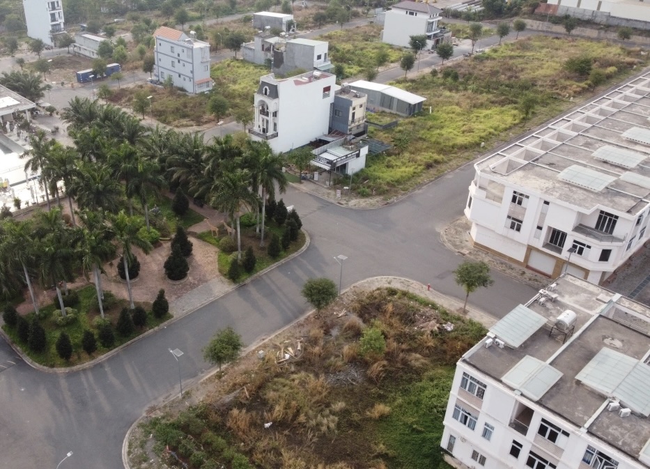 Hình ảnh cựu phó chủ tịch UBND tỉnh Đồng Nai "hô biến" đất công thành tư hầu tòa- Ảnh 2. Hình ảnh cựu phó chủ tịch UBND tỉnh Đồng Nai "hô biến" đất công thành tư hầu tòa- Ảnh 2.