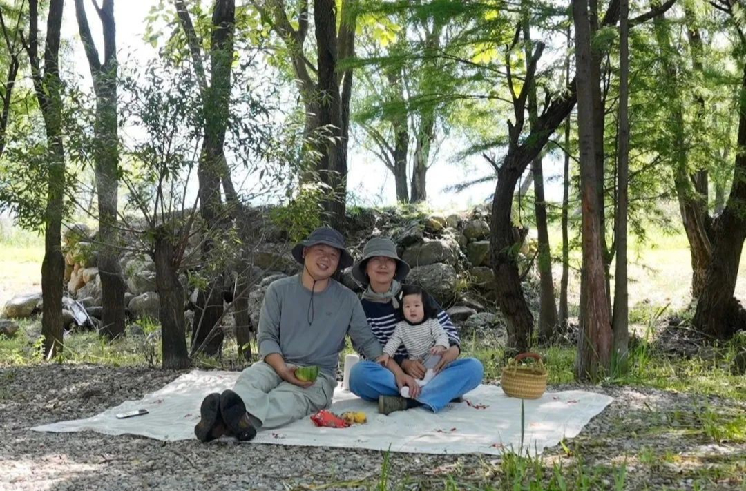 Bỏ phố về làng, cặp vợ chồng chỉ làm 3 ngày mỗi tuần, sống Bỏ phố về làng, cặp vợ chồng chỉ làm 3 ngày mỗi tuần, sống
