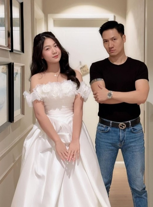 "Bé Chíp" con gái diễn viên Mạnh Trường: Tuổi 16 xinh như hoa, tóc mây bồng bềnh chuẩn tiểu công chúa- Ảnh 2. "Bé Chíp" con gái diễn viên Mạnh Trường: Tuổi 16 xinh như hoa, tóc mây bồng bềnh chuẩn tiểu công chúa- Ảnh 2.