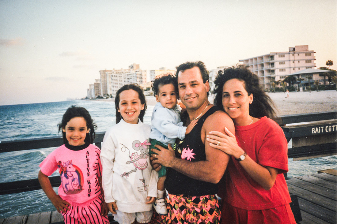 Bộ ảnh con gái chụp bố mẹ khiến người xem bật khóc- Ảnh 2.