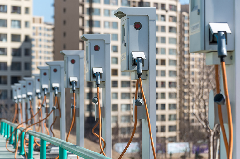 Nền kinh tế số 2 thế giới tăng tốc khai thác 'mỏ vàng' mới: kế hoạch xây 100.000 trạm sạc xe điện, thổi bùng cuộc đua công nghệ giữa các 'ông trùm' ô tô- Ảnh 3. Nền kinh tế số 2 thế giới tăng tốc khai thác 'mỏ vàng' mới: kế hoạch xây 100.000 trạm sạc xe điện, thổi bùng cuộc đua công nghệ giữa các 'ông trùm' ô tô- Ảnh 3.