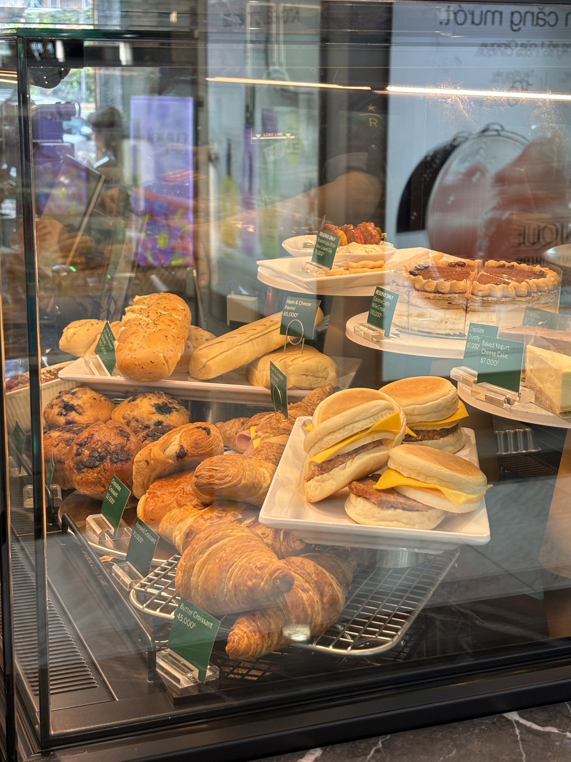 Cảnh tượng bất ngờ xảy ra trong ngày khai trương Starbucks mới sau khi từ bỏ mặt bằng cũ gần 1 tỷ/tháng- Ảnh 12. Cảnh tượng bất ngờ xảy ra trong ngày khai trương Starbucks mới sau khi từ bỏ mặt bằng cũ gần 1 tỷ/tháng- Ảnh 12.