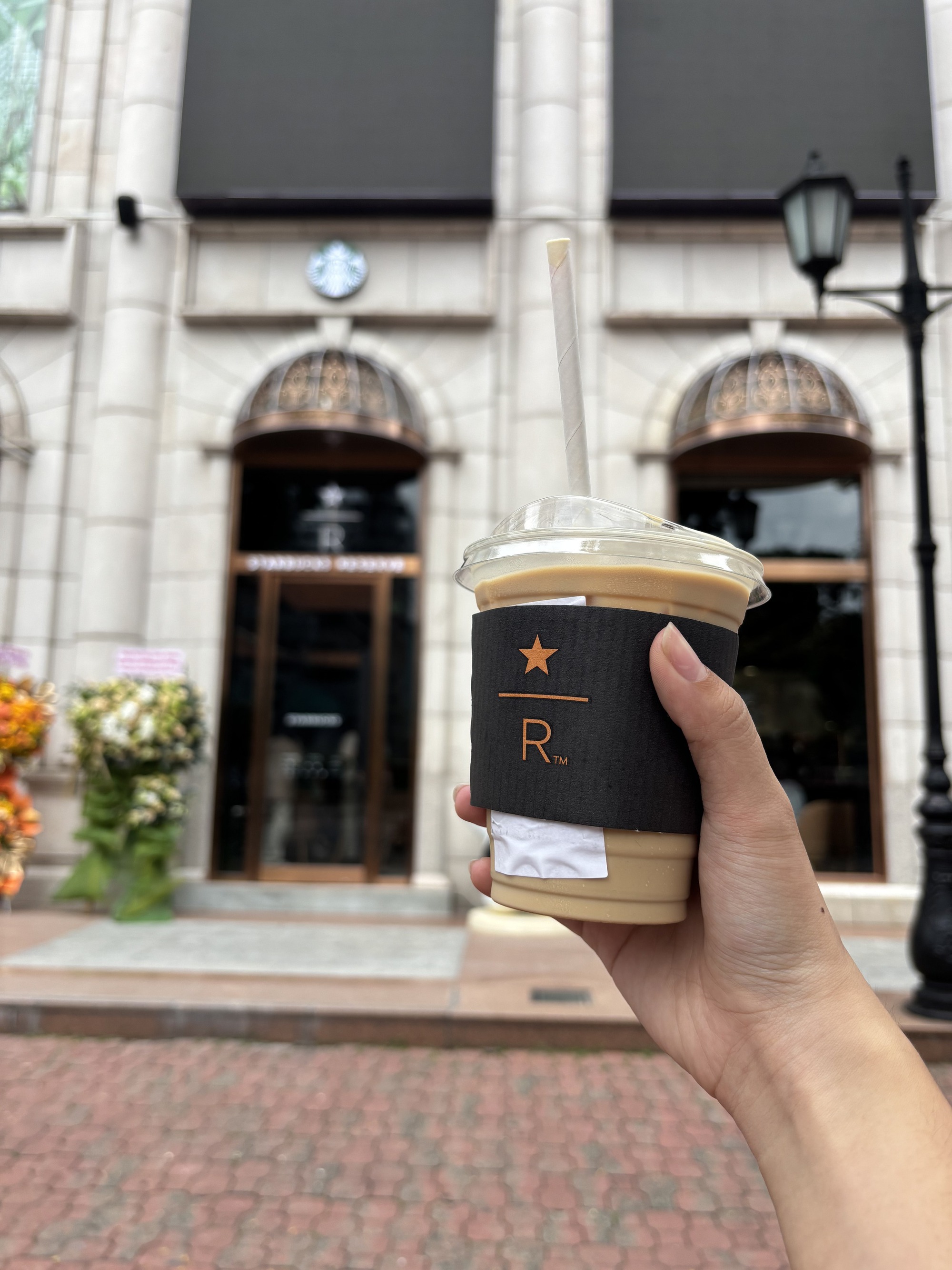 Cảnh tượng bất ngờ xảy ra trong ngày khai trương Starbucks mới sau khi từ bỏ mặt bằng cũ gần 1 tỷ/tháng- Ảnh 16. Cảnh tượng bất ngờ xảy ra trong ngày khai trương Starbucks mới sau khi từ bỏ mặt bằng cũ gần 1 tỷ/tháng- Ảnh 16.