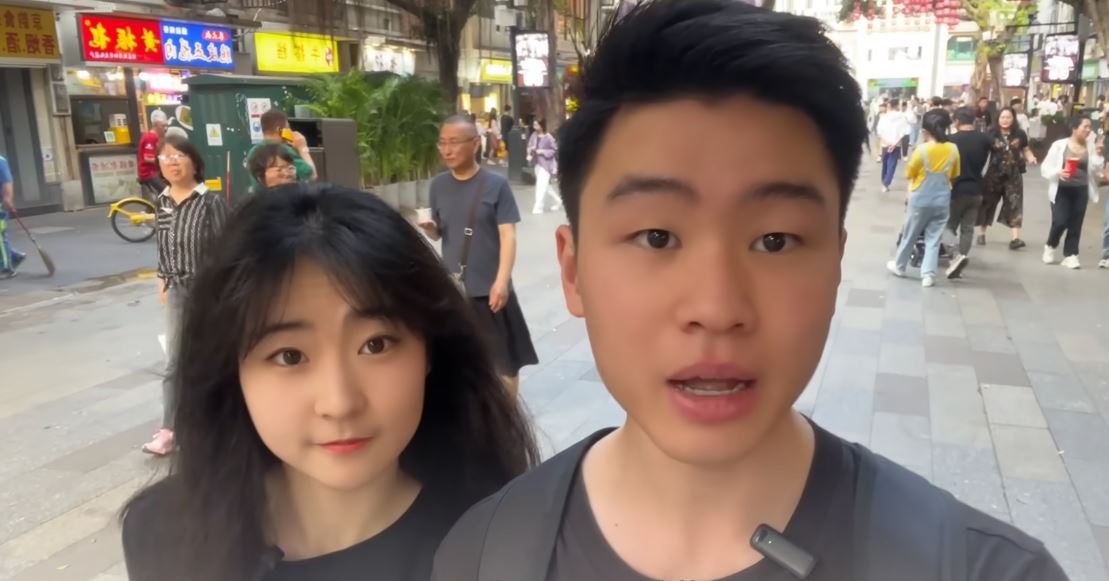 Cô gái Trung Quốc lần đầu ăn 1 món cơm Việt, mắt lập tức sáng lên: Chưa từng nghĩ cơm có thể ngon thế này- Ảnh 1.
