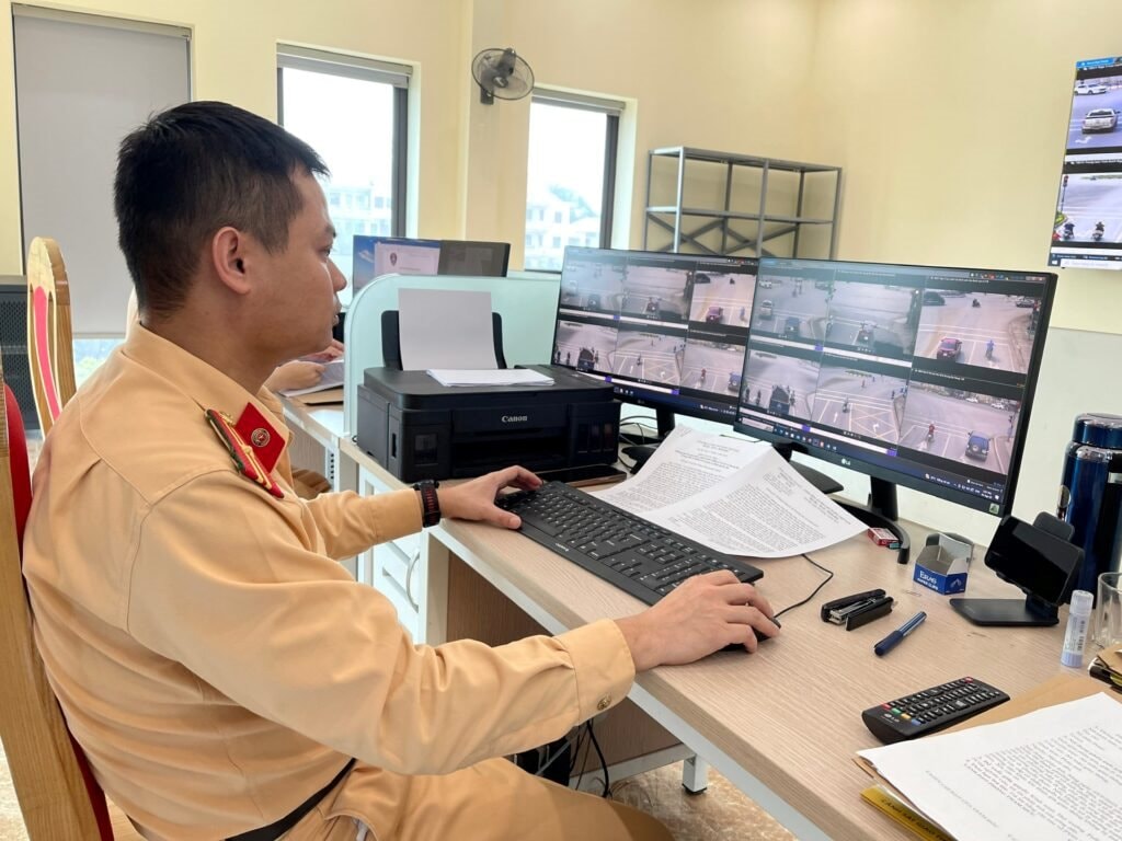 Công an TP.HCM thông báo về việc nộp phạt vi phạm giao thông, người dân không nên bỏ qua- Ảnh 1. Công an TP.HCM thông báo về việc nộp phạt vi phạm giao thông, người dân không nên bỏ qua- Ảnh 1.