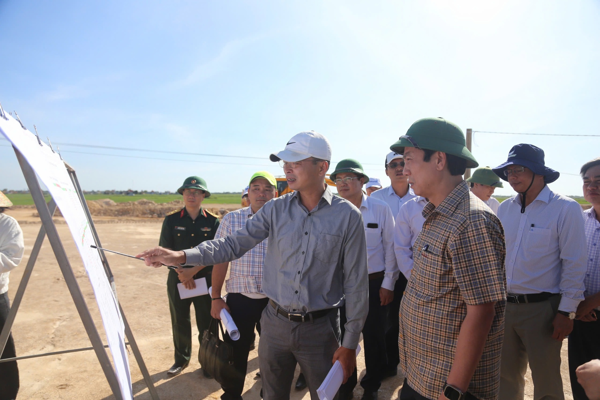 Kiểm tra các dự án ven biển, lãnh đạo tỉnh Quảng Trị đề cập vấn đề nhiều người quan tâm- Ảnh 1. Kiểm tra các dự án ven biển, lãnh đạo tỉnh Quảng Trị đề cập vấn đề nhiều người quan tâm- Ảnh 1.