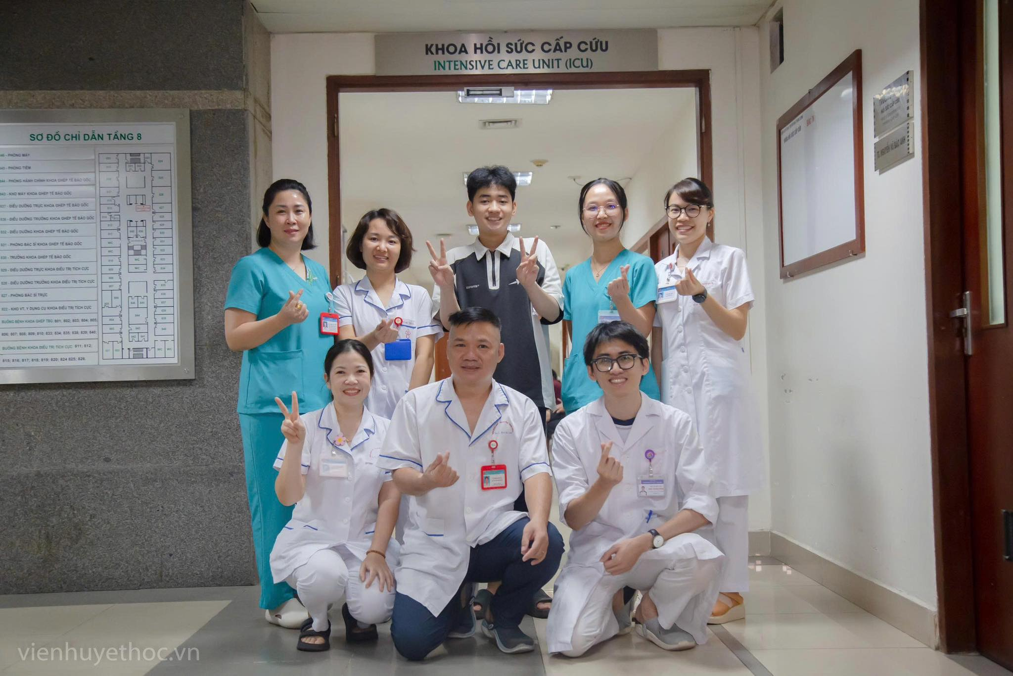Sáng hóa trị, tối học bài, nam sinh mắc ung thư máu đạt 28 điểm, á khoa khối A00 của trường cấp 3- Ảnh 3. Sáng hóa trị, tối học bài, nam sinh mắc ung thư máu đạt 28 điểm, á khoa khối A00 của trường cấp 3- Ảnh 3.