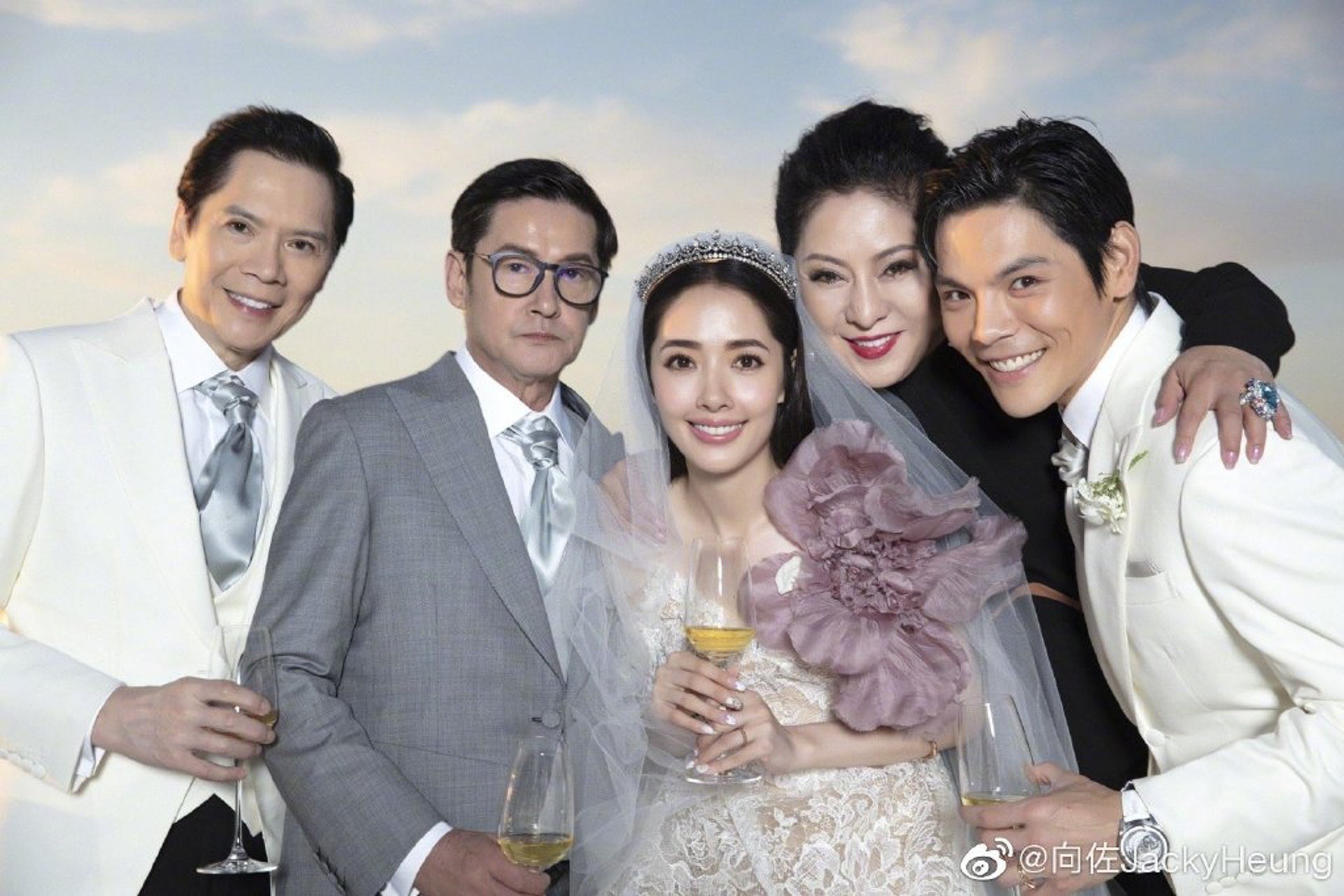 Dâu hào môn khổ nhất showbiz: Tàn tạ vì cưới phải thiếu gia ngoại tình, phá của lại còn... thích giả gái- Ảnh 4. Dâu hào môn khổ nhất showbiz: Tàn tạ vì cưới phải thiếu gia ngoại tình, phá của lại còn... thích giả gái- Ảnh 4.