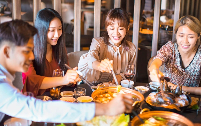 Khi được mời ăn cơm, người thường từ chối “tôi ăn rồi”, người EQ cao nói khéo theo 4 cách này để không xem là khách sáo- Ảnh 2.