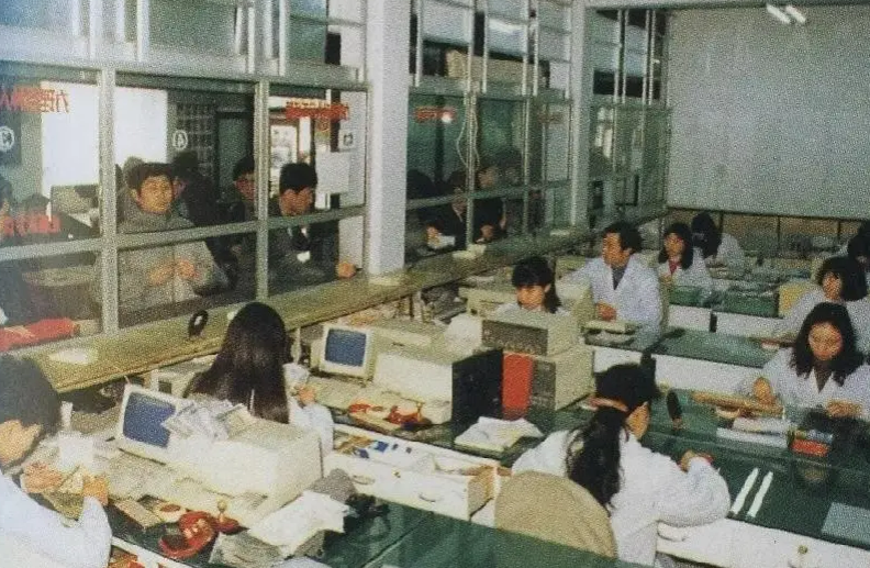 Nữ giao dịch viên lập sổ tiết kiệm ảo, chiếm đoạt hơn 14,4 tỷ đồng từ ngân hàng rồi trốn biệt suốt 25 năm: Phẫu thuật thẩm mỹ, thay tên đổi họ vẫn sa lưới cảnh sát- Ảnh 1.