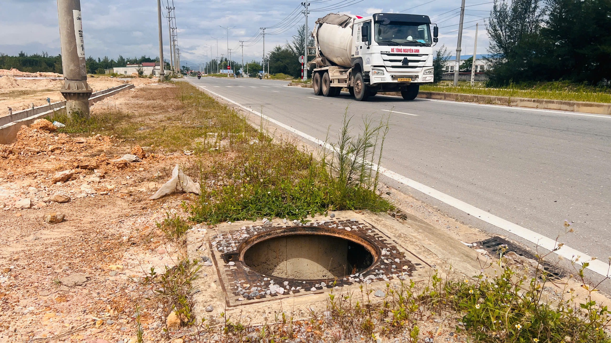 Điều khó tin vừa xảy ra trên tuyến đường 210 tỉ đồng ở Quảng Trị- Ảnh 1. Điều khó tin vừa xảy ra trên tuyến đường 210 tỉ đồng ở Quảng Trị- Ảnh 1.