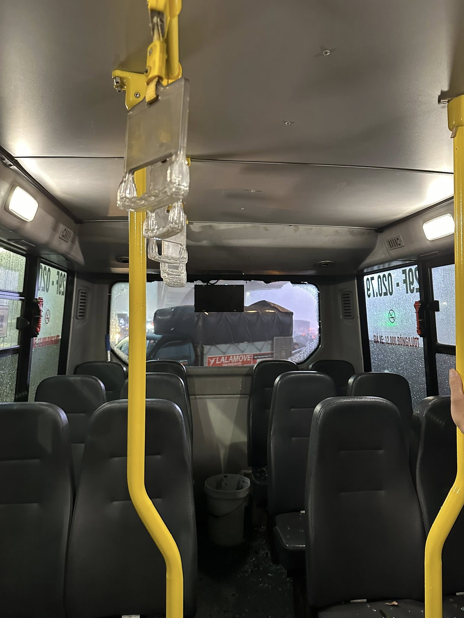 Diễn biến toàn cảnh cơn giông lốc bất ngờ “đánh úp” chiều 19/7 khiến người dân Hà Nội không kịp trở tay- Ảnh 17.