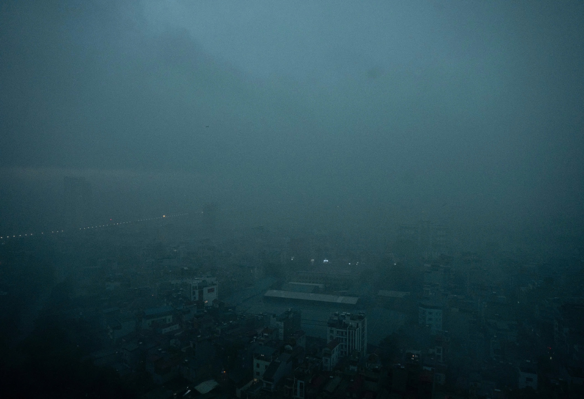 Diễn biến toàn cảnh cơn giông lốc bất ngờ “đánh úp” chiều 19/7 khiến người dân Hà Nội không kịp trở tay- Ảnh 9.