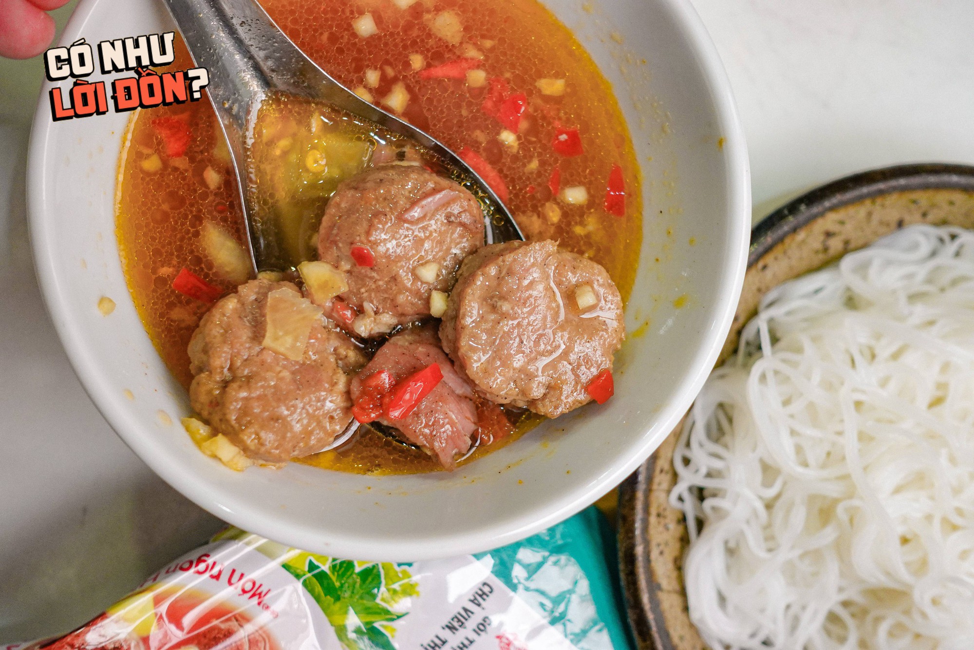 Kiểm chứng bún chả ăn liền: Hương vị thế nào mà rần rần khắp cõi mạng?- Ảnh 9. Kiểm chứng bún chả ăn liền: Hương vị thế nào mà rần rần khắp cõi mạng?- Ảnh 9.