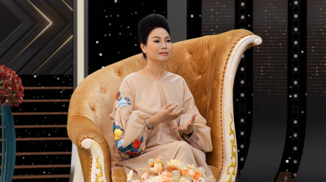 Nữ ca sĩ bị đồn tai biến qua đời: "Tôi cầm 5 triệu về nhà mà run rẩy"- Ảnh 1. Nữ ca sĩ bị đồn tai biến qua đời: "Tôi cầm 5 triệu về nhà mà run rẩy"- Ảnh 1.