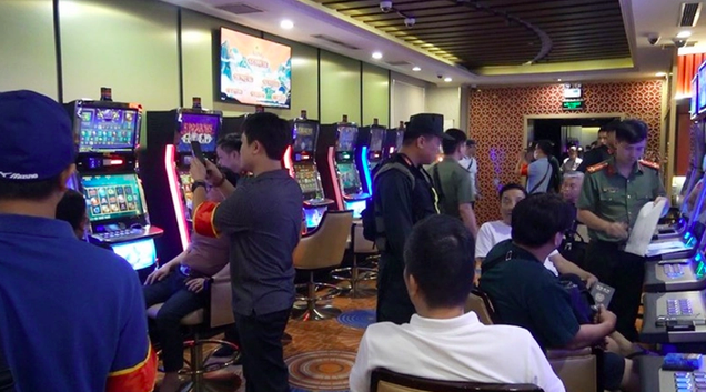 Vụ đánh bạc 107 triệu USD tại khách sạn Pullman: Yêu cầu 4 bị can bỏ trốn ra đầu thú- Ảnh 1. Vụ đánh bạc 107 triệu USD tại khách sạn Pullman: Yêu cầu 4 bị can bỏ trốn ra đầu thú- Ảnh 1.