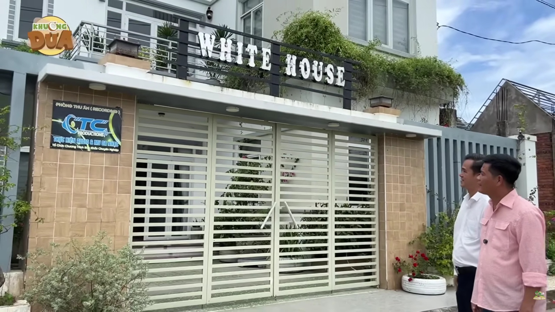 Nam ca sĩ từ bỏ TP.HCM ra Phú Quốc xây biệt thự ở, đất đai bạt ngàn- Ảnh 1.