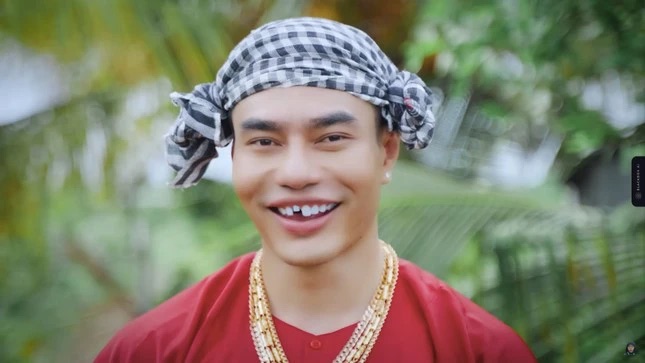 Video Lê Dương Bảo Lâm hoảng loạn vì bị fan nữ quá khích nhào tới tiếp cận- Ảnh 3. Video Lê Dương Bảo Lâm hoảng loạn vì bị fan nữ quá khích nhào tới tiếp cận- Ảnh 3.