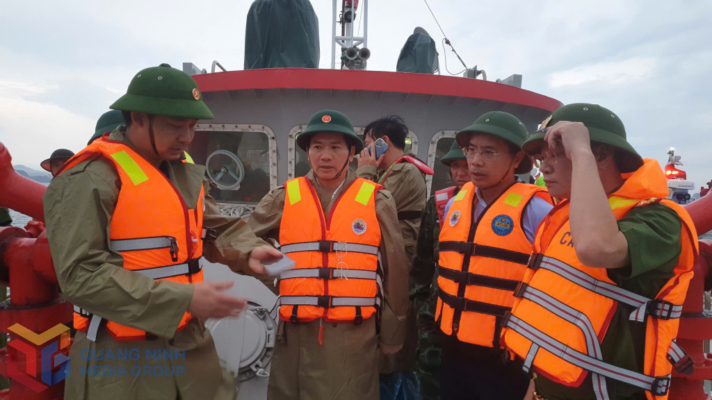 Clip hiện trường vụ đắm tàu du lịch trên Vịnh Hạ Long khiến 5 người tử vong, 38 người mất tích- Ảnh 9.